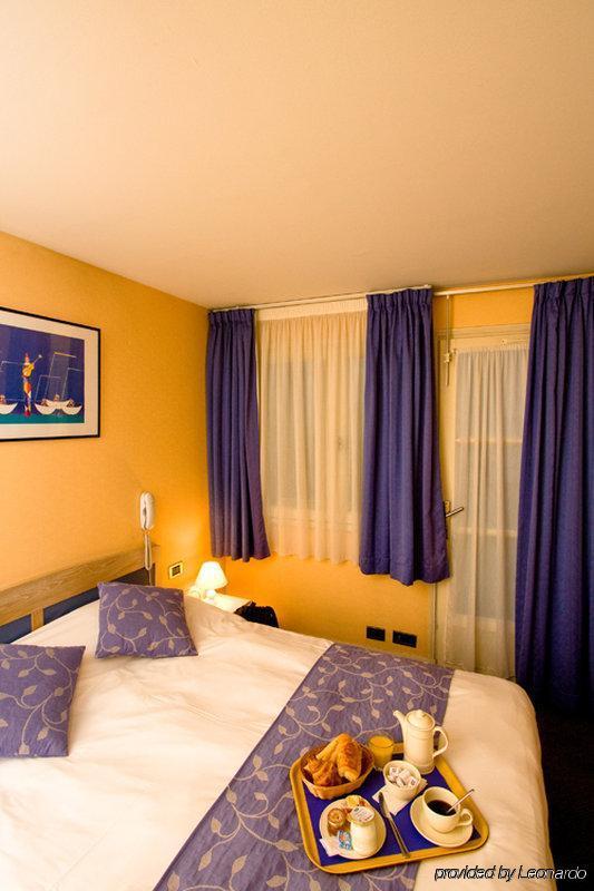 Champerret Heliopolis Hotel Paris Room photo